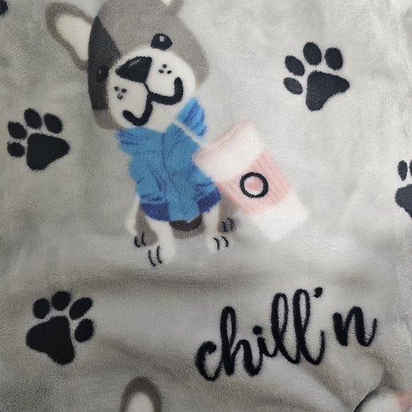 Pickle & Dot GRAY PINK BLUE French Bulldog “Chillin” Throw Blanket 60x70" NWT - Picture 4 of 8